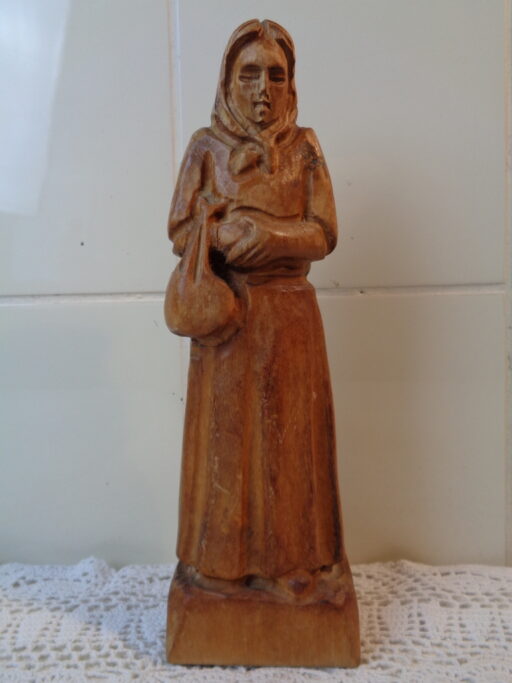 Antiek beeld Dame met tas